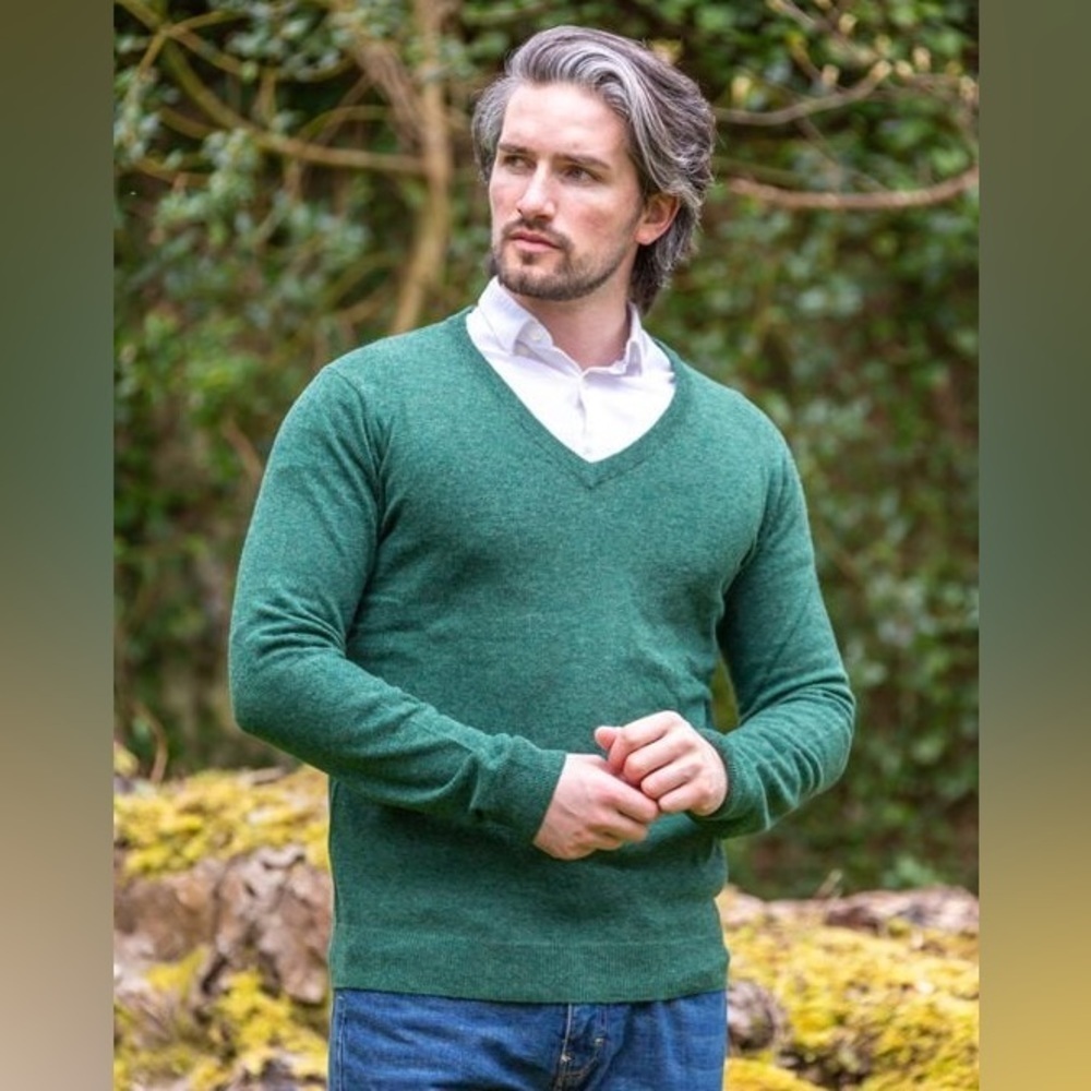 Mark & Spencer Men’s 100% Lambswool Green V-Neck Sweater